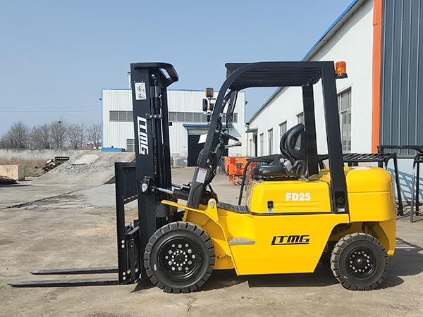Why use solid tires for forklifts?