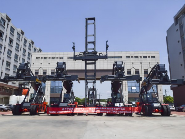 Assisting on Central Asia Port Construction Program  ——Delivery Ceremony of LTMG Container Reach Stacker